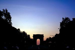 六本木の夜を満喫できる新感覚ポーカー施設「六本木HIGEGORILLA」完全ガイド