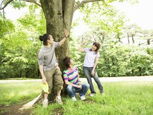 新宿の地下1Fにある駅近くのカラオケ店